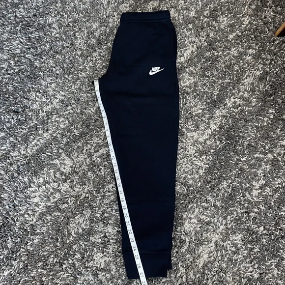 New NIKE Sportswear Standard Fit Tapered Leg Club Fleece Joggers - Picture 6 of 16